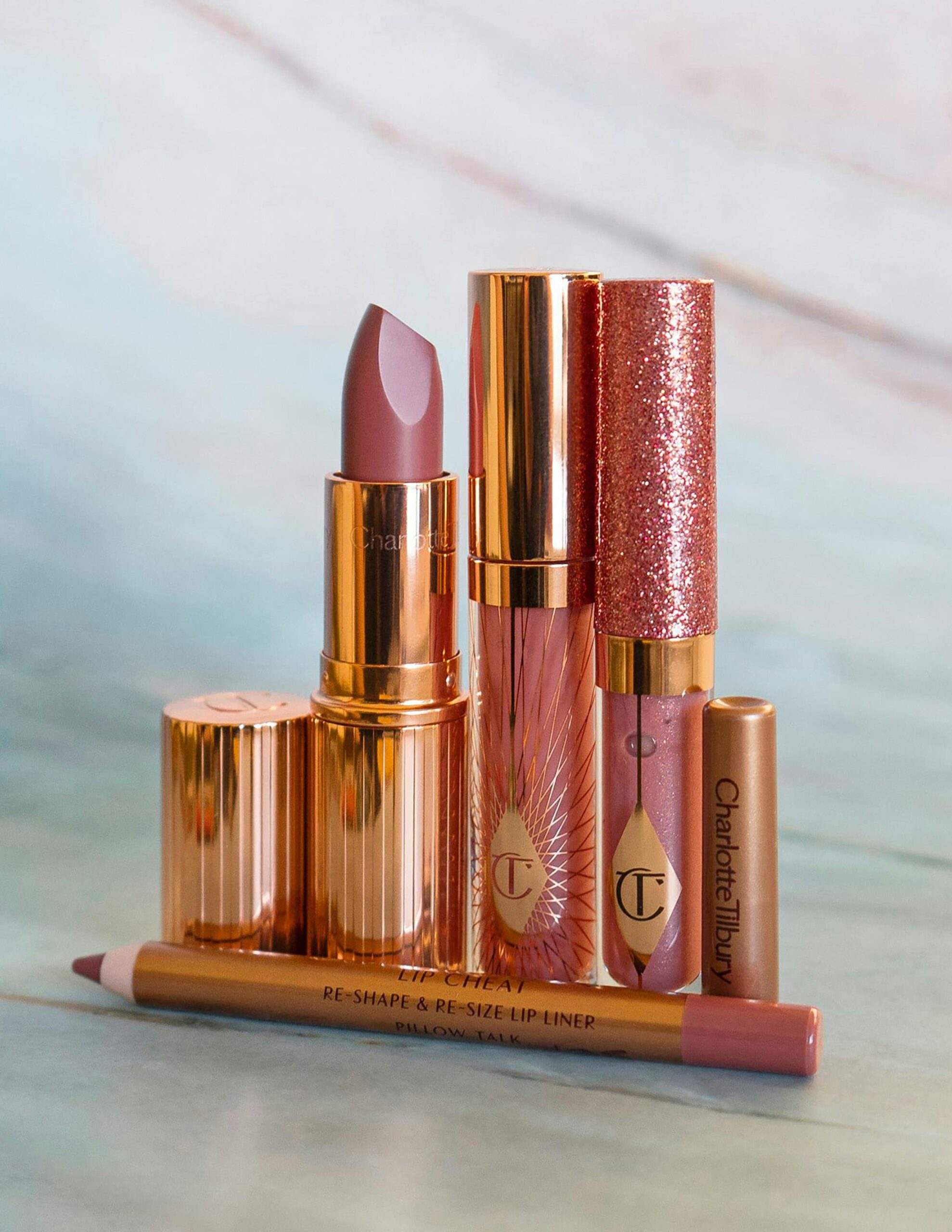 50代の肌悩みにデパコス美容液は必要？高級ブランドが持つ研究背景や最新成分の価値、そして肌を健やかに保つための現実的な向き合い方を解説します。