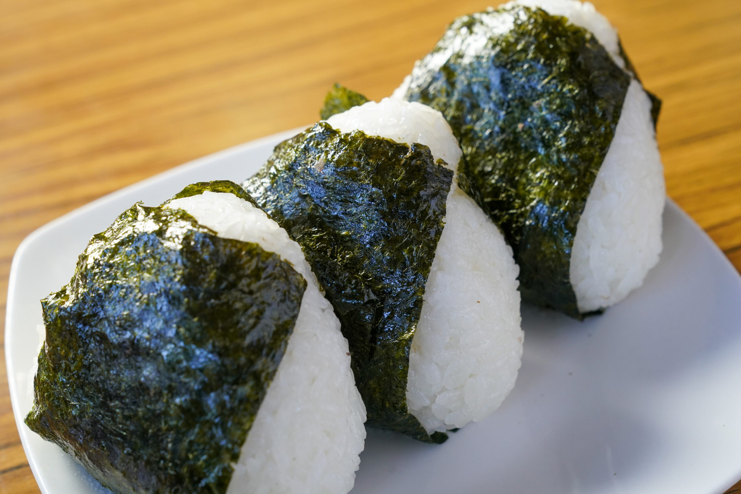 16時間断食や糖質制限で痩せない30代〜60代女性へ贈るバイブル。食べない努力が筋肉を削り、脂肪を貯める「飢餓モード」の正体を解説。代謝を上げる雑穀米や朝食の重要性を、実体験レビューと共に5,000文字超の熱量でお届けします。