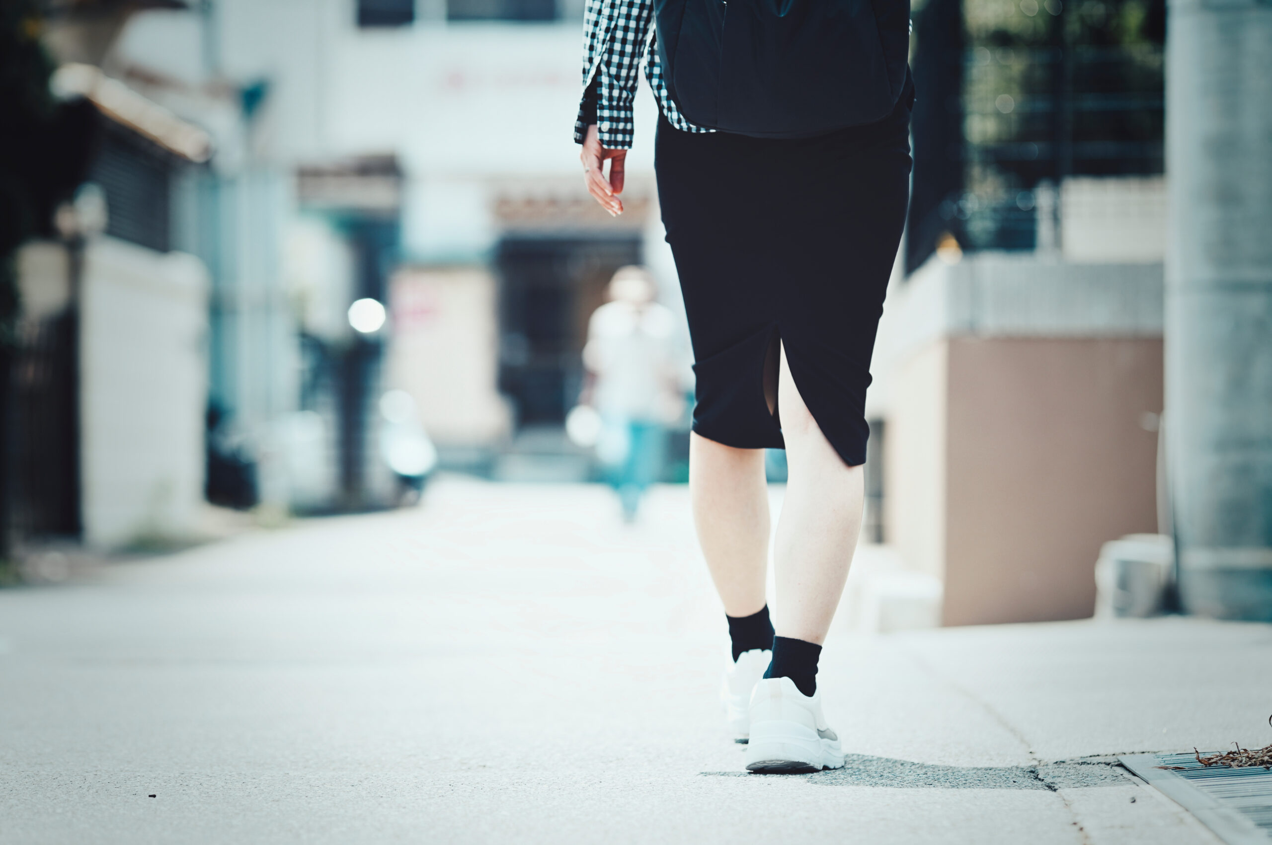 散歩を「修行」から「ご褒美」へ。1日30分の散歩ダイエットが続かない理由を解決。30代〜50代が手に入れたい、脳と体を整える散歩のメリットと習慣化のコツを解説。